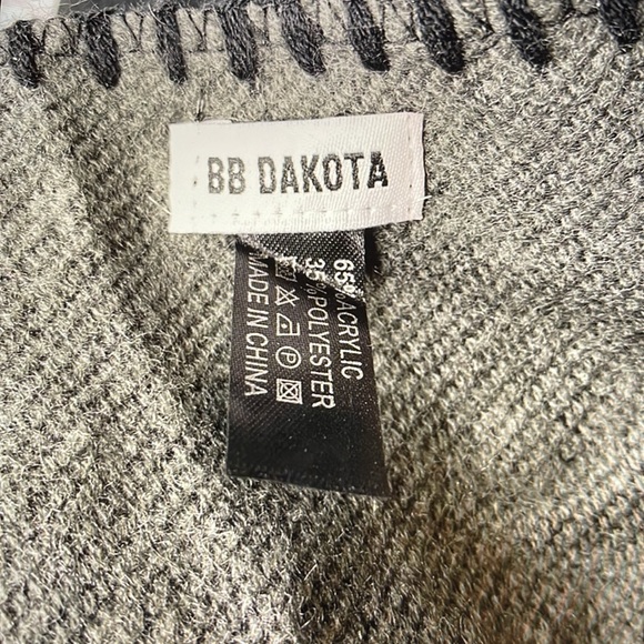 BB Dakota Reversible Poncho by Steve Madden - Picture 5 of 5